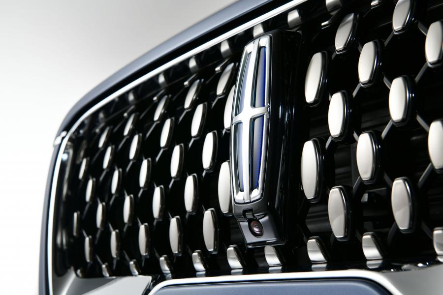 Логотип Lincoln Aviator Grand Touring 2019 года  (CN) (фото 10 из 20)